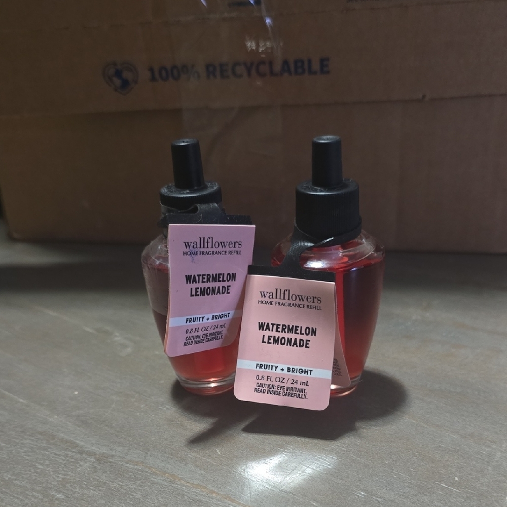 Bath & Body Works Watermelon Lemonade Wallflowers Refill - Pink and Black